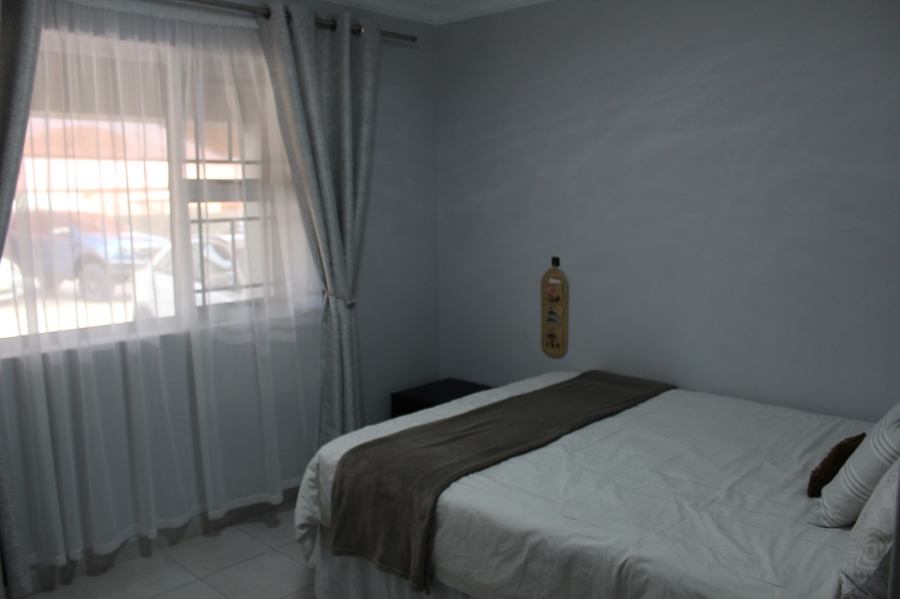 To Let 2 Bedroom Property for Rent in Heiderand Western Cape